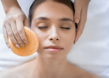 Bagaimana Memakai Produk Eksfoliasi
